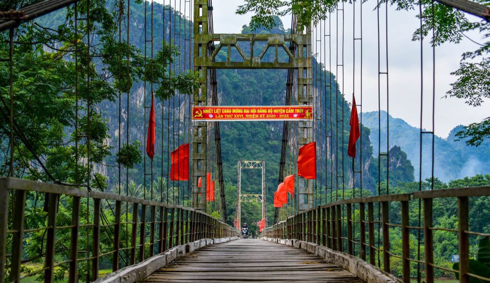 Kinh nghiệm khám phá suối cá thần Cẩm Lương chi tiết nhất cho chuyến đi trọn vẹn