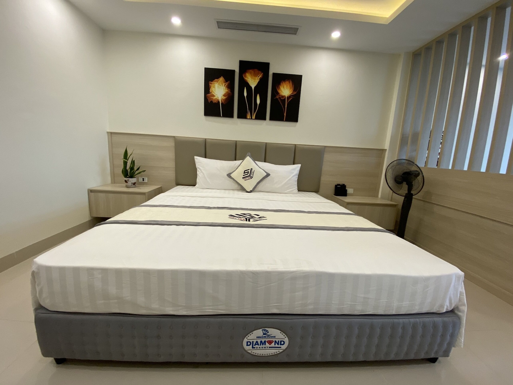 Đánh giá Khách sạn NB Hoàng Gia 1-Lô 22, 23 LK 09, FLC